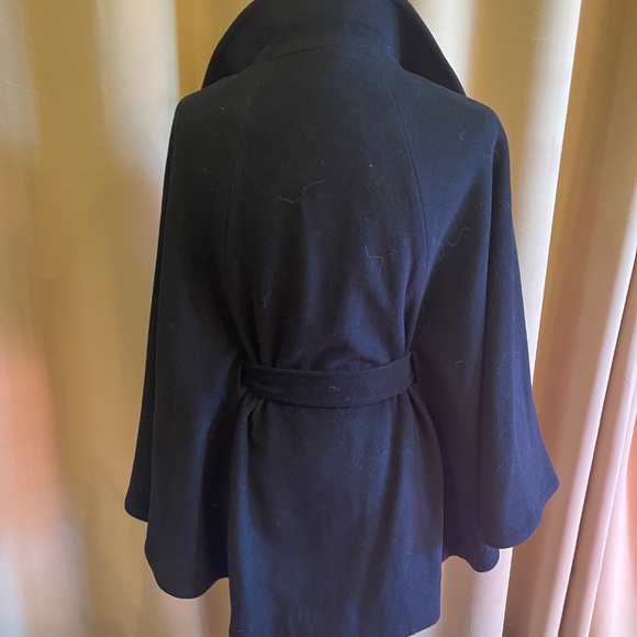 NEW! Ellen Tracy Black Belted Cape Coat Size Small - Picture 11 of 12